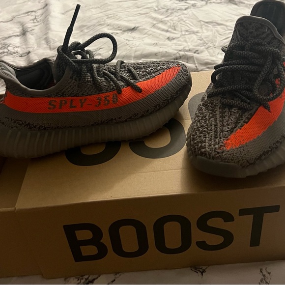 YEEZY BOOST 360 V2 AUTHENTIC!! BOYS SIZE 4.5 WOMEN SIZE 6.5! - Picture 2 of 9